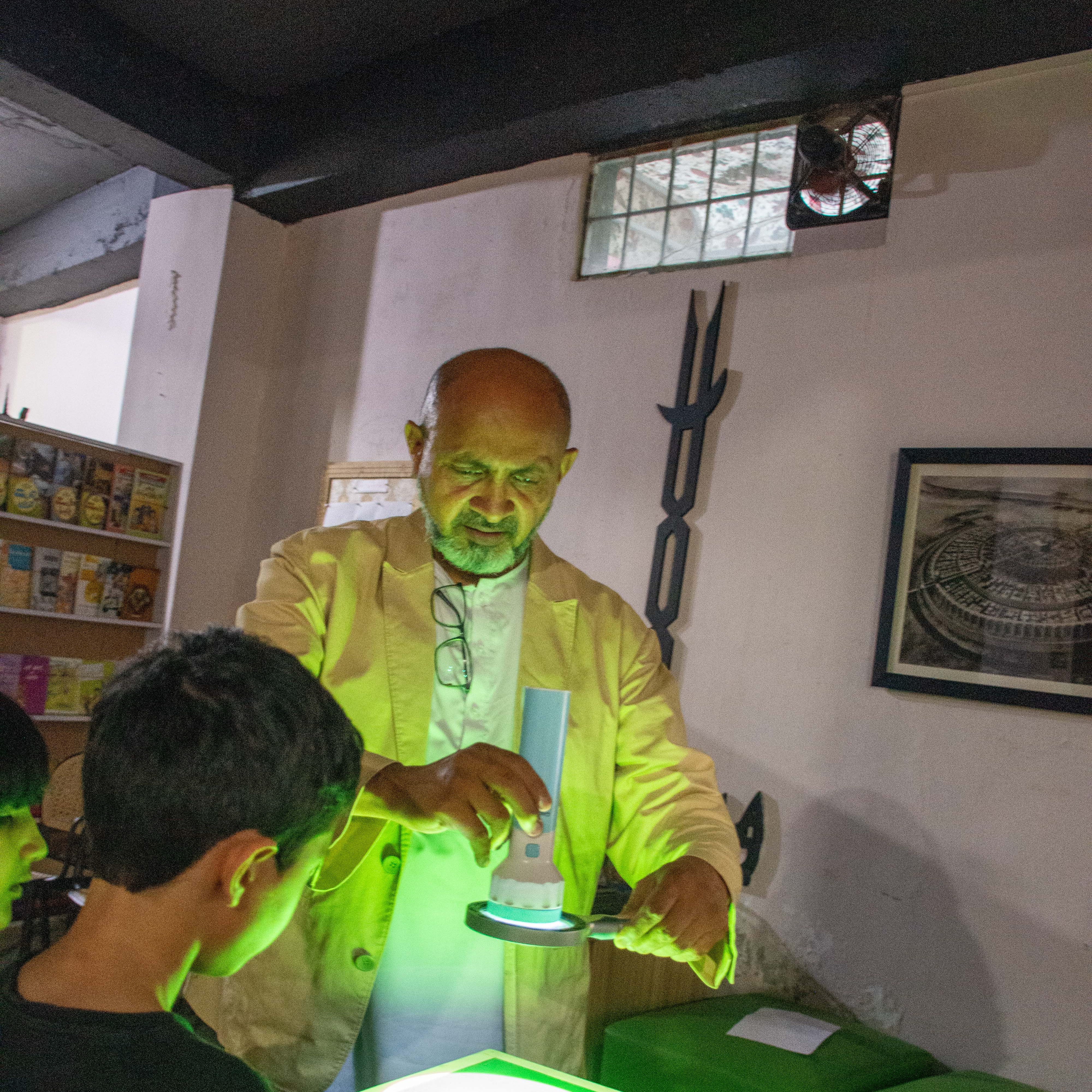 Q-Lab interactive light and optics experiment demonstration